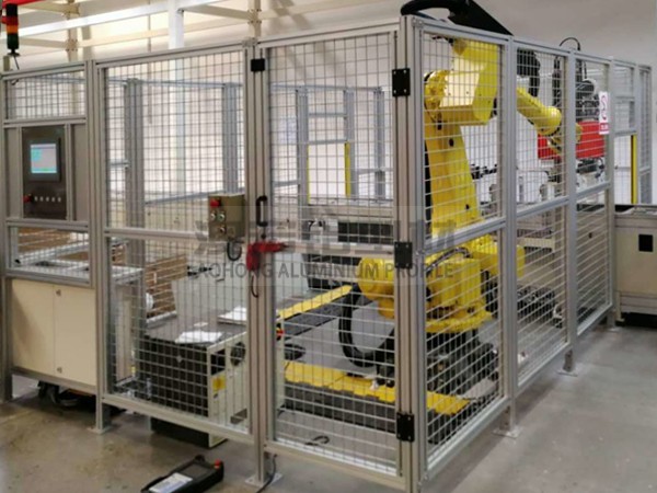 機(jī)器人安全門鋁型材：高效防護(hù)，助力智能生產(chǎn)安全升級(jí)